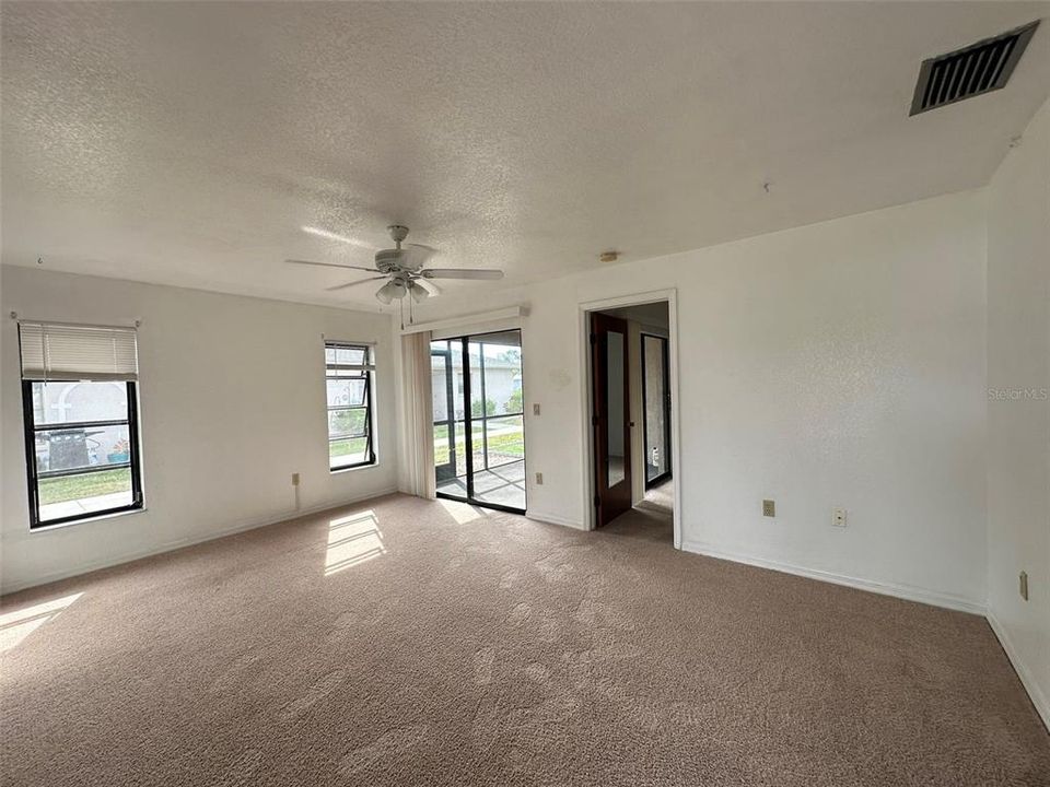 For Rent: $1,250 (2 beds, 2 baths, 937 Square Feet)