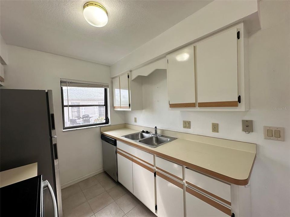 For Rent: $1,250 (2 beds, 2 baths, 937 Square Feet)