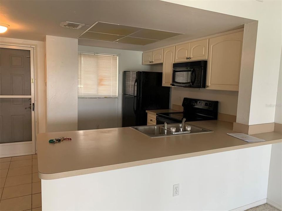 For Rent: $1,350 (2 beds, 2 baths, 886 Square Feet)