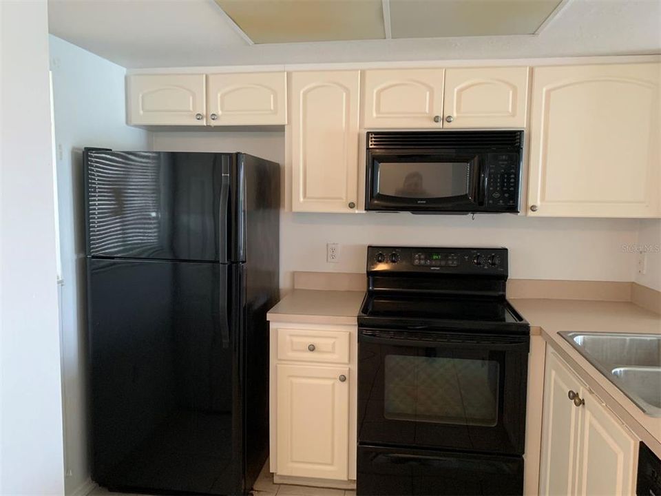For Rent: $1,350 (2 beds, 2 baths, 886 Square Feet)