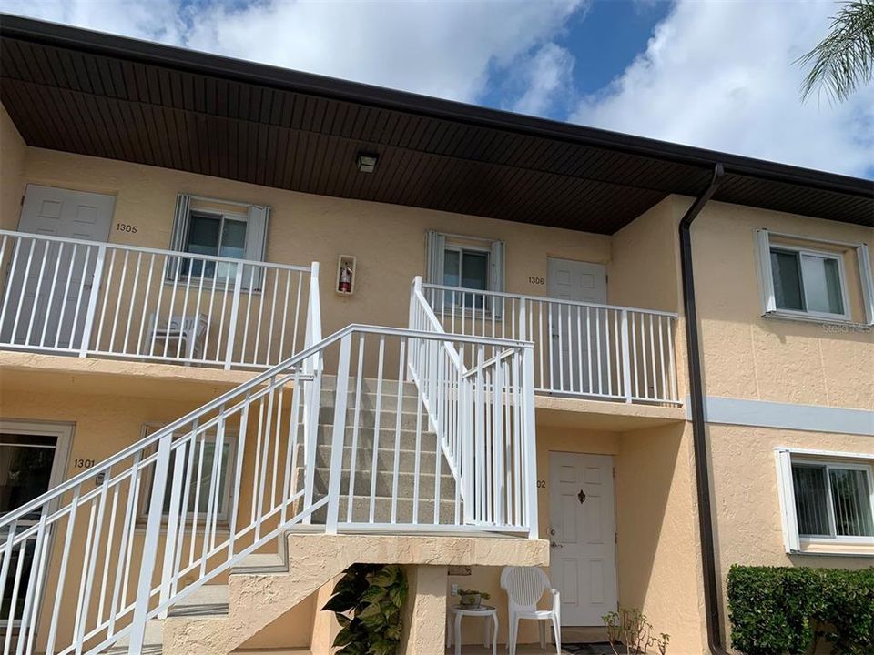 For Rent: $1,350 (2 beds, 2 baths, 886 Square Feet)