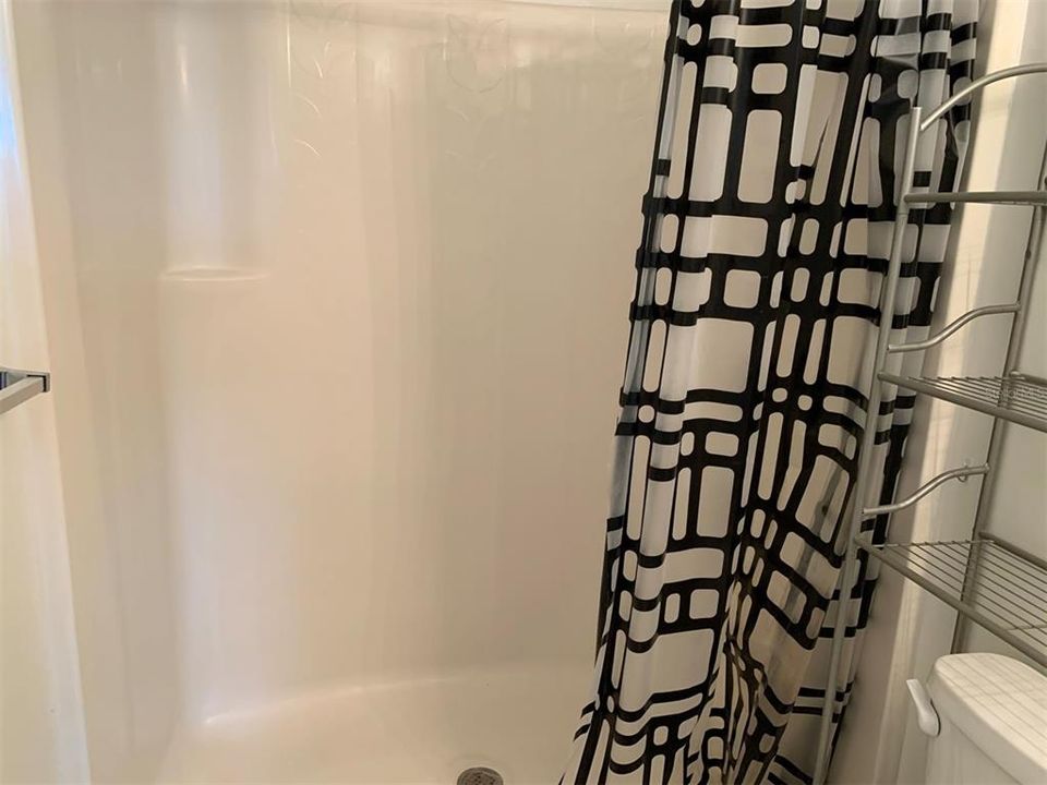 For Rent: $1,350 (2 beds, 2 baths, 886 Square Feet)