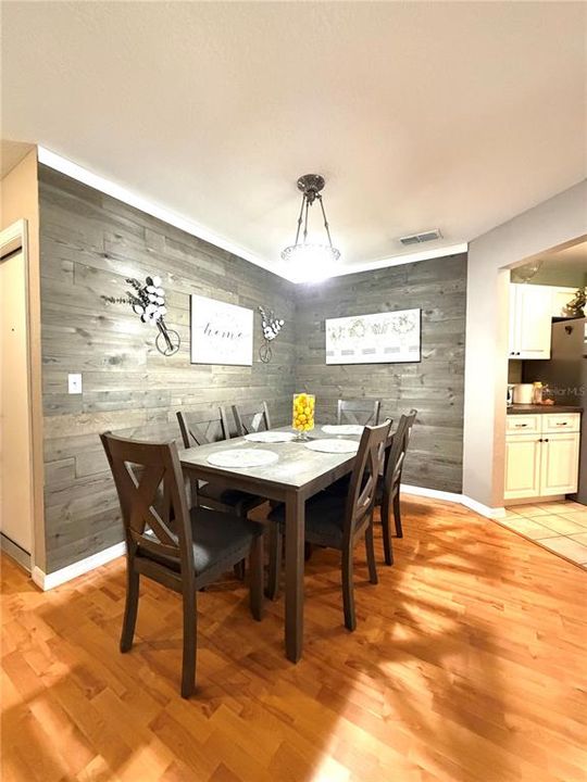 For Sale: $325,000 (3 beds, 2 baths, 1551 Square Feet)