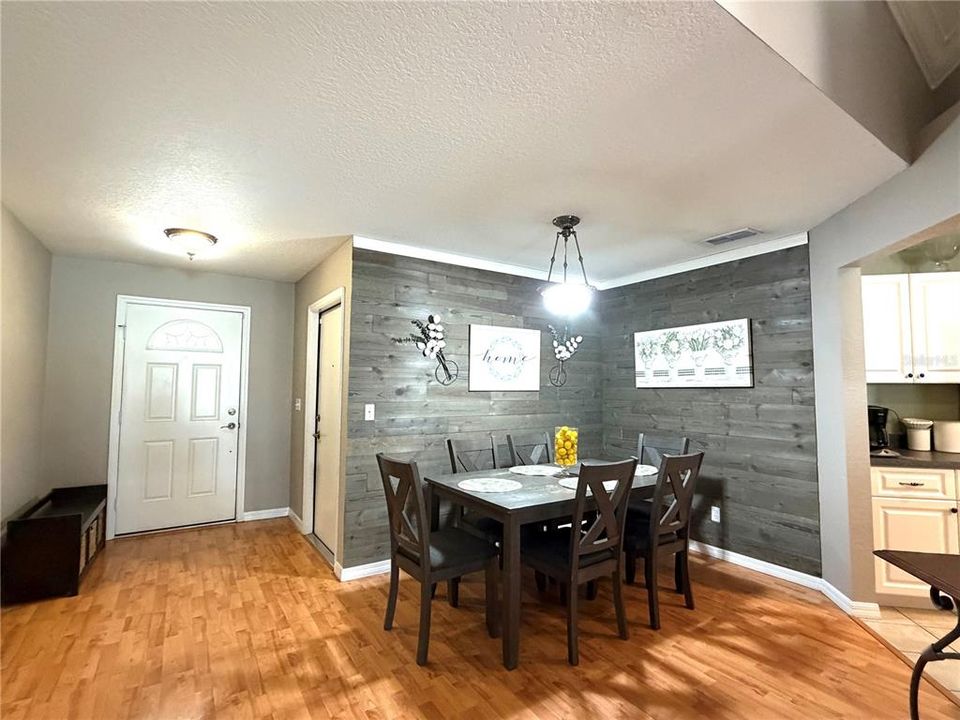 For Sale: $325,000 (3 beds, 2 baths, 1551 Square Feet)