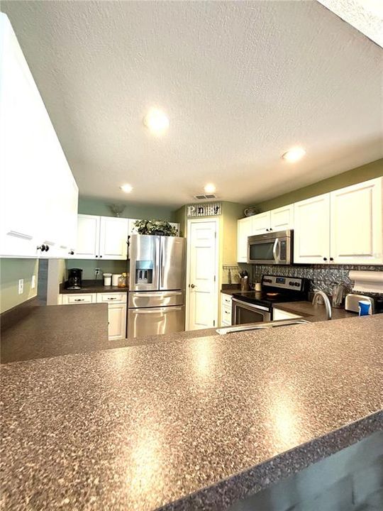 For Sale: $325,000 (3 beds, 2 baths, 1551 Square Feet)