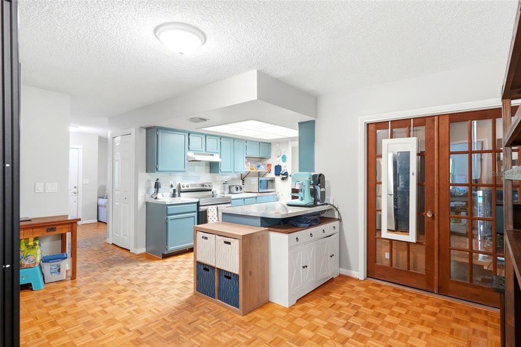 На продажу: $950,000 (4 спален, 2 ванн, 2155 Квадратных фут)