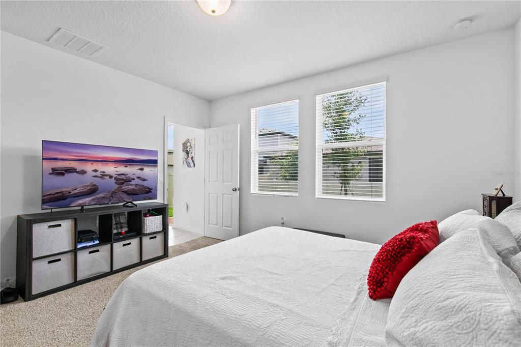 For Sale: $270,000 (3 beds, 2 baths, 1288 Square Feet)