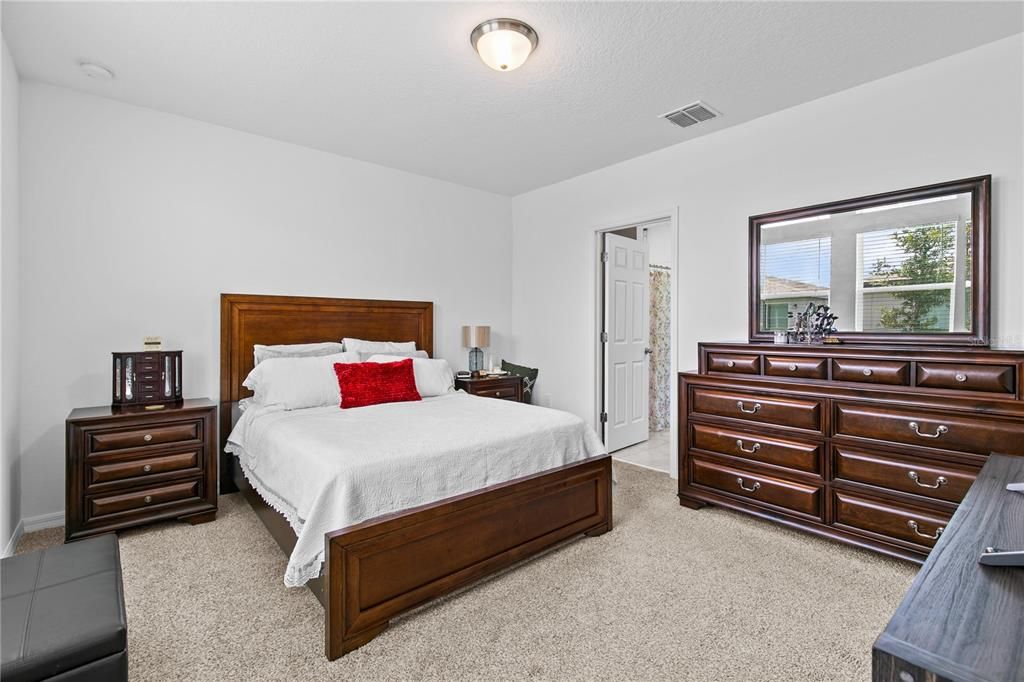 For Sale: $270,000 (3 beds, 2 baths, 1288 Square Feet)
