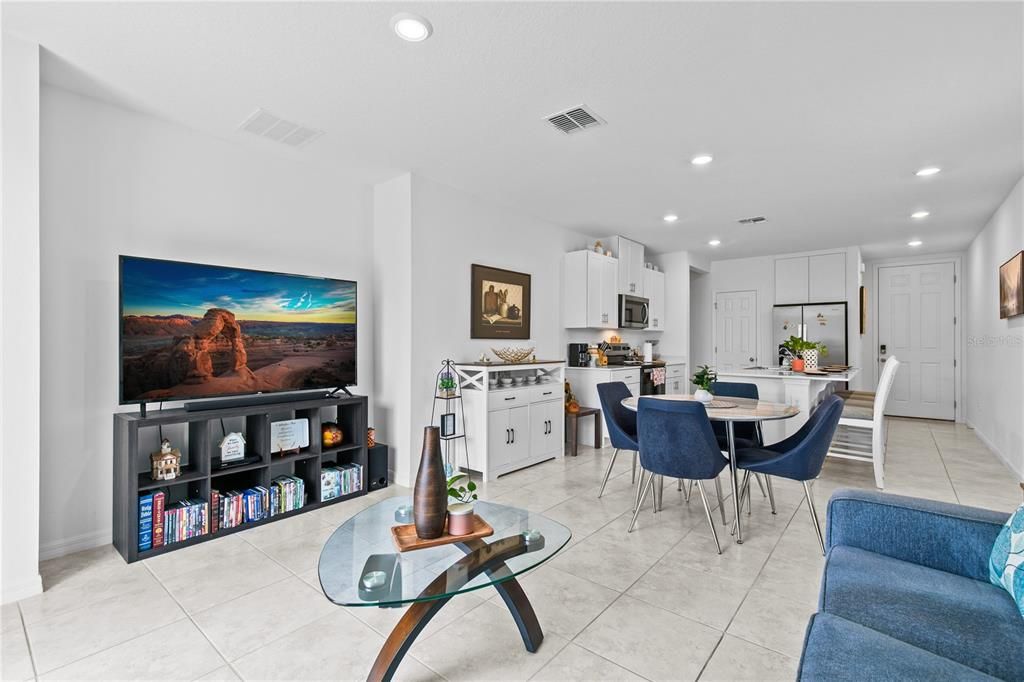 For Sale: $270,000 (3 beds, 2 baths, 1288 Square Feet)