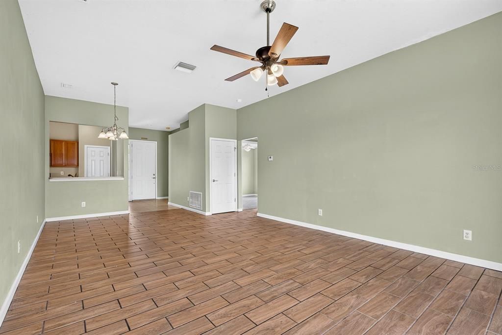 For Sale: $360,000 (4 beds, 2 baths, 1604 Square Feet)