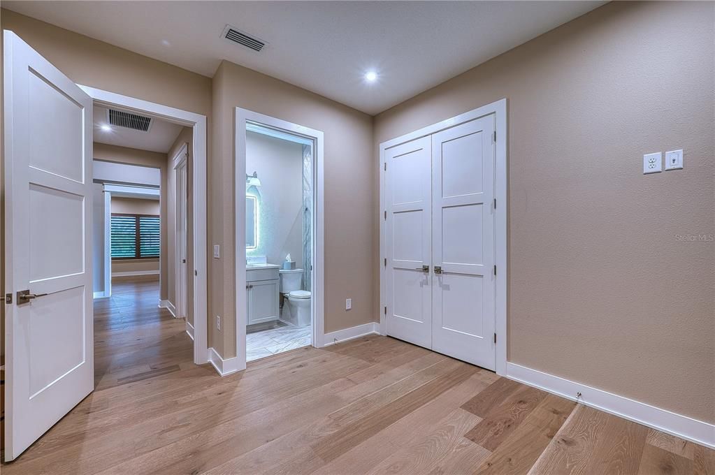 En Venta: $1,429,900 (3 camas, 3 baños, 2976 Pies cuadrados)