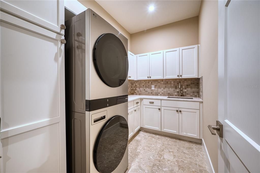 En Venta: $1,429,900 (3 camas, 3 baños, 2976 Pies cuadrados)