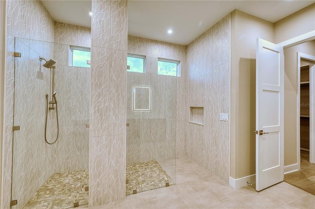 En Venta: $1,429,900 (3 camas, 3 baños, 2976 Pies cuadrados)