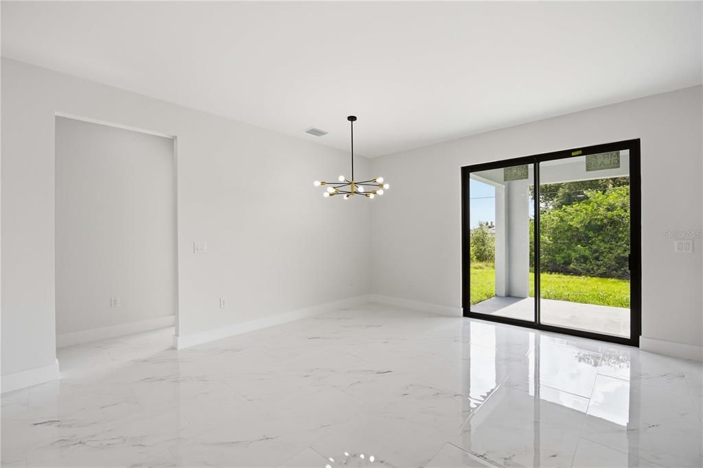 Activo con contrato: $314,900 (3 camas, 2 baños, 1308 Pies cuadrados)
