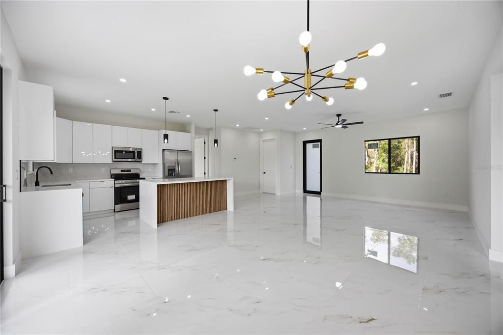 Activo con contrato: $314,900 (3 camas, 2 baños, 1308 Pies cuadrados)