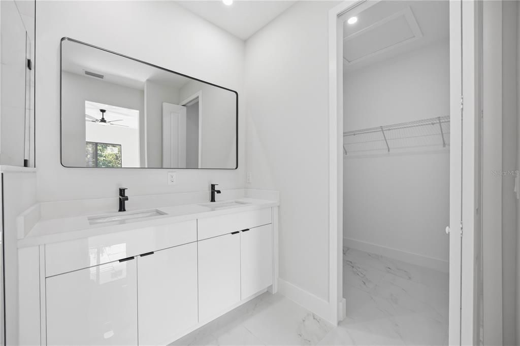 Activo con contrato: $314,900 (3 camas, 2 baños, 1308 Pies cuadrados)