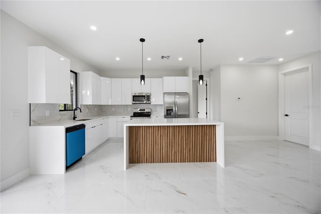 Activo con contrato: $314,900 (3 camas, 2 baños, 1308 Pies cuadrados)