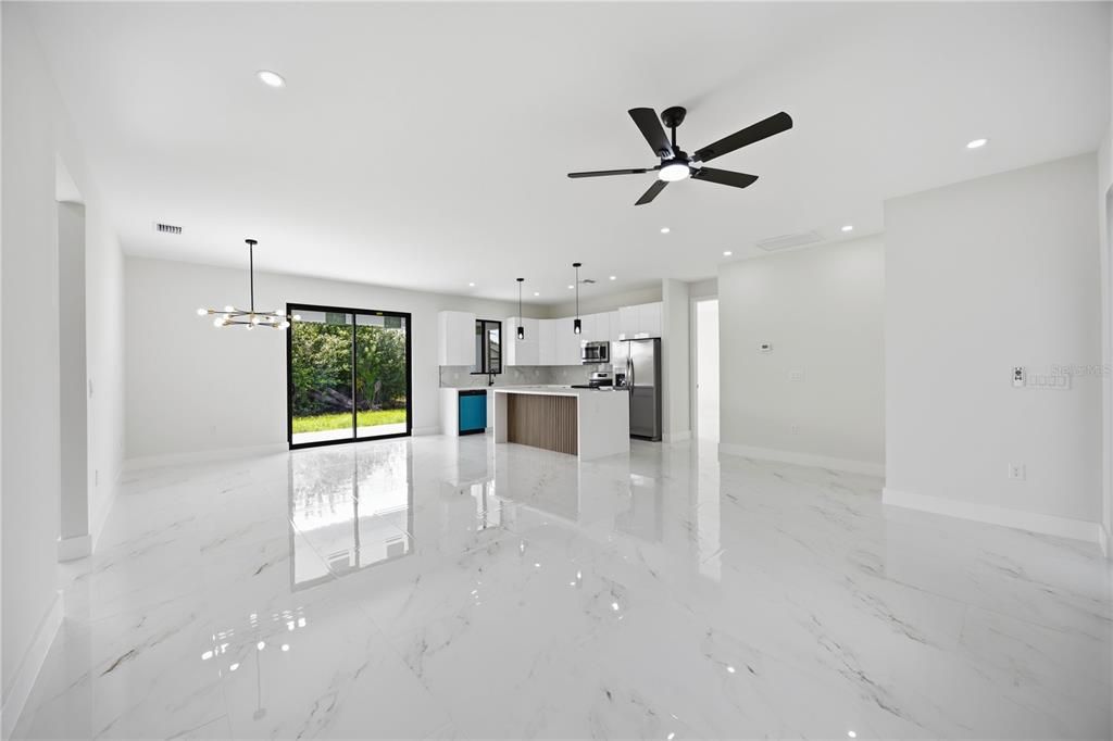 Activo con contrato: $314,900 (3 camas, 2 baños, 1308 Pies cuadrados)