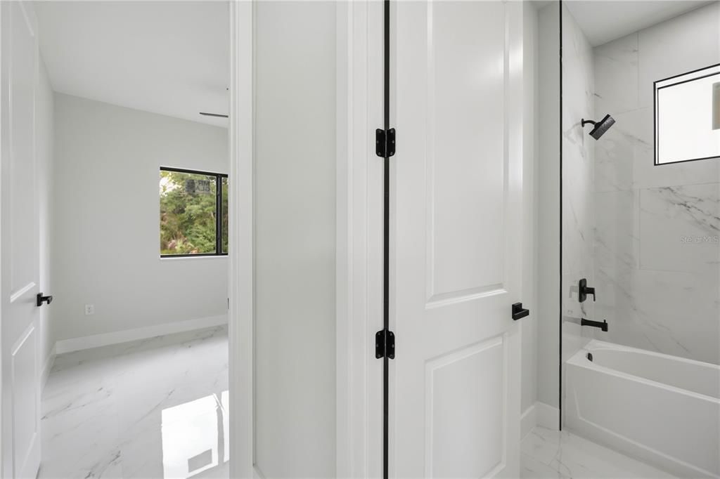 Activo con contrato: $314,900 (3 camas, 2 baños, 1308 Pies cuadrados)