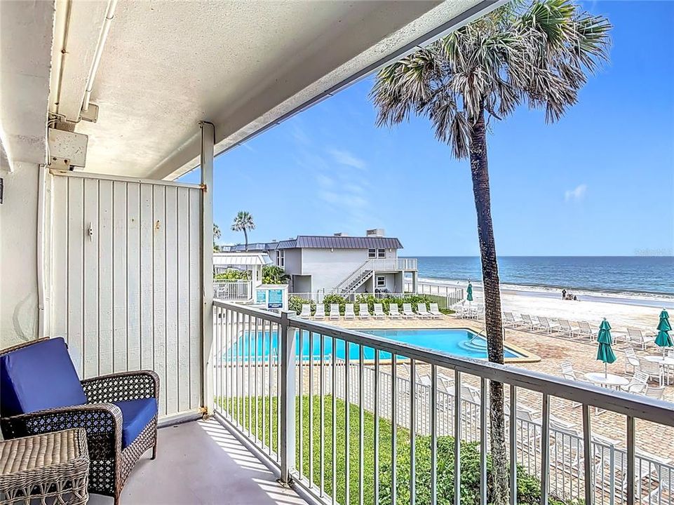 For Sale: $479,900 (2 beds, 2 baths, 889 Square Feet)