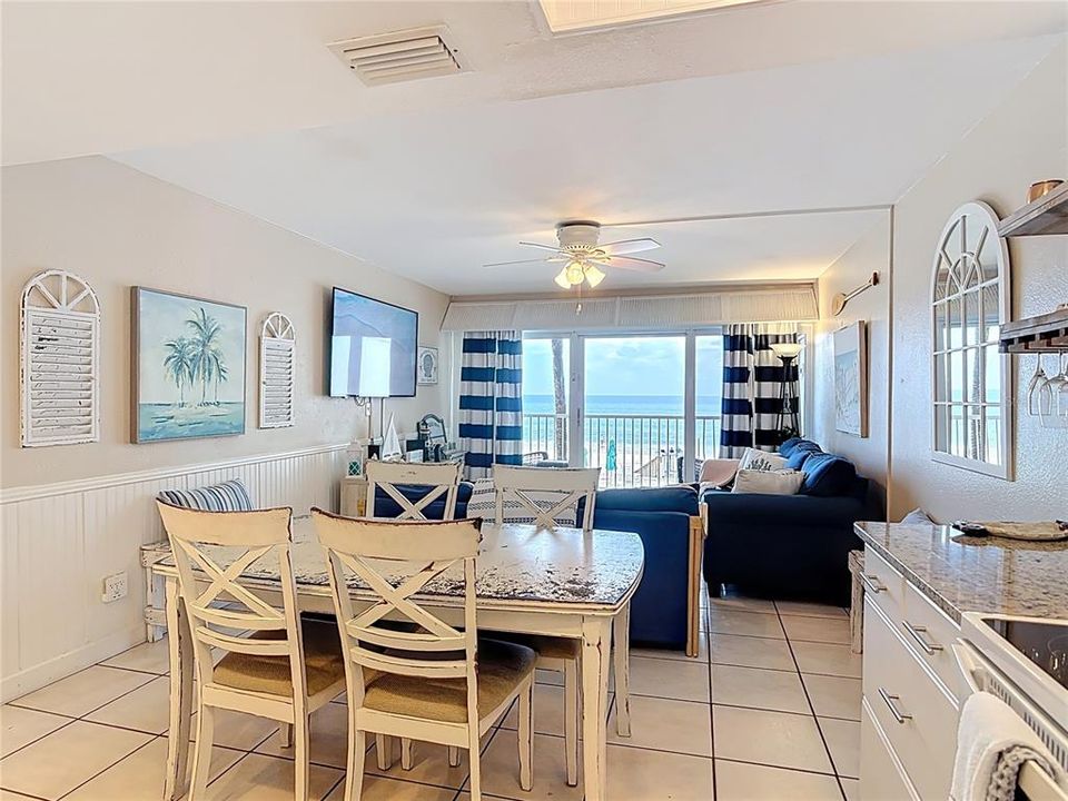 For Sale: $479,900 (2 beds, 2 baths, 889 Square Feet)
