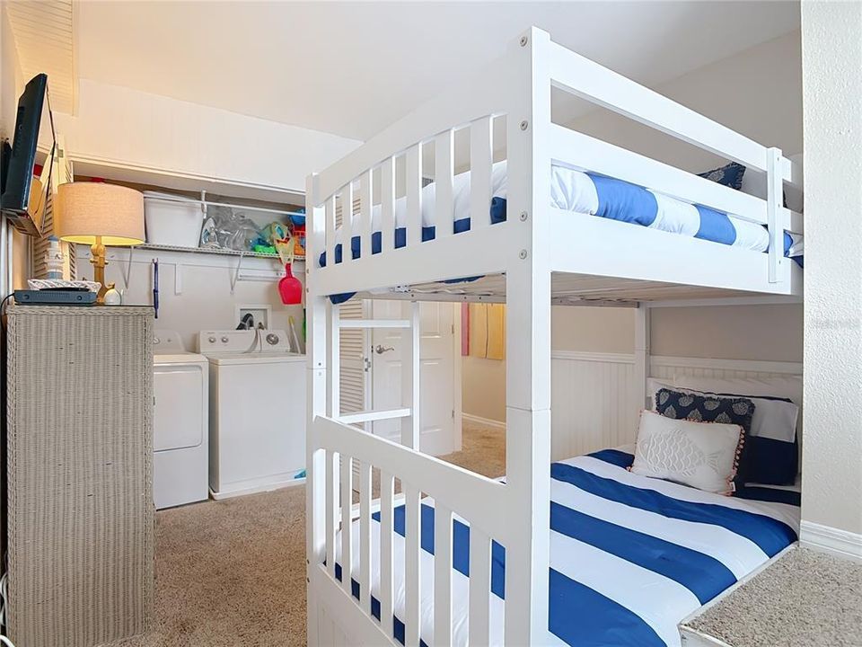 For Sale: $479,900 (2 beds, 2 baths, 889 Square Feet)