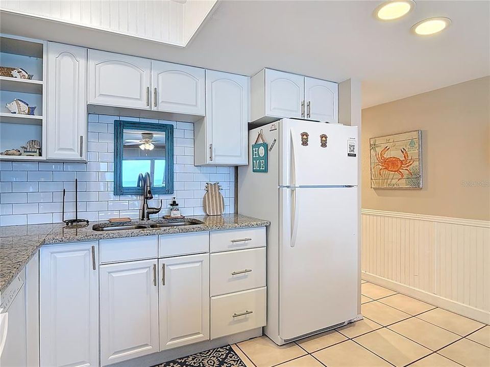 For Sale: $479,900 (2 beds, 2 baths, 889 Square Feet)