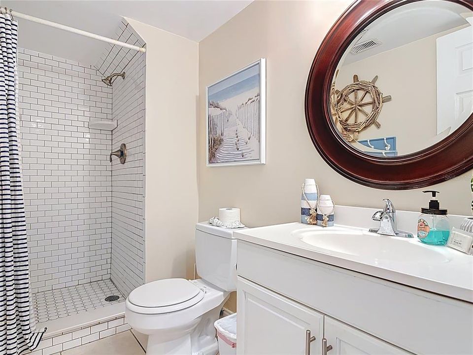 For Sale: $479,900 (2 beds, 2 baths, 889 Square Feet)