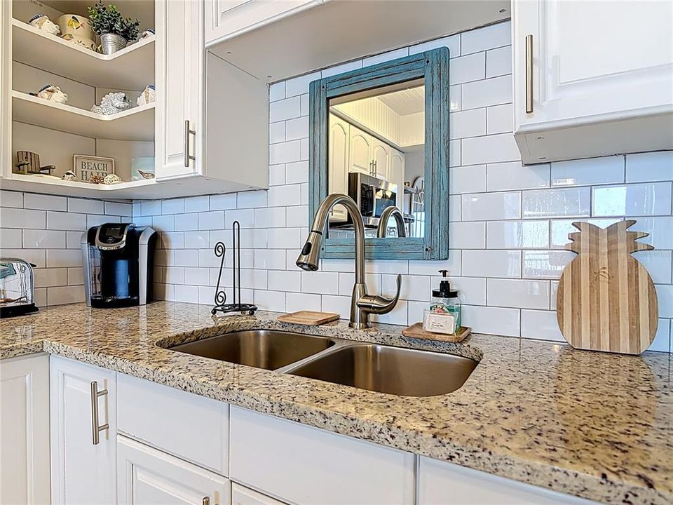 For Sale: $479,900 (2 beds, 2 baths, 889 Square Feet)