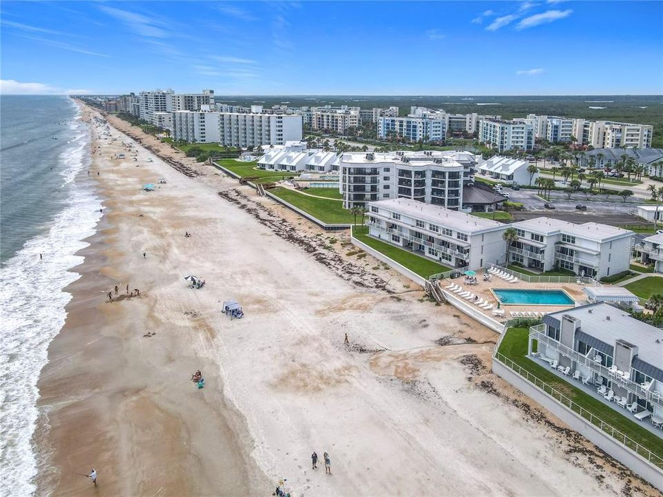 For Sale: $479,900 (2 beds, 2 baths, 889 Square Feet)