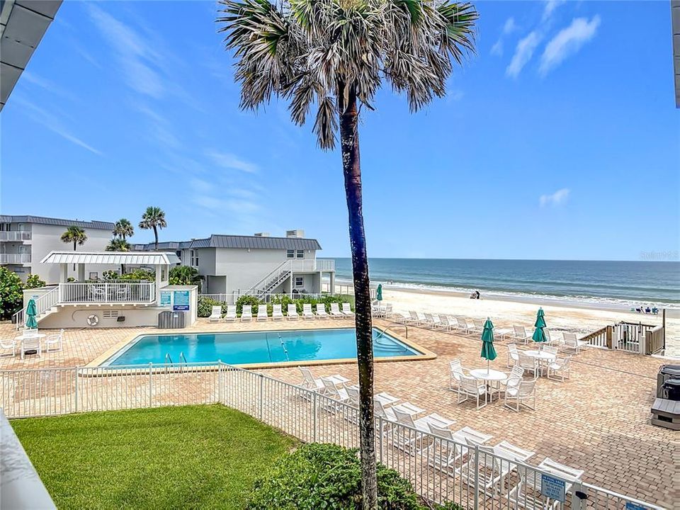 For Sale: $479,900 (2 beds, 2 baths, 889 Square Feet)