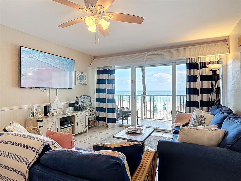 For Sale: $479,900 (2 beds, 2 baths, 889 Square Feet)