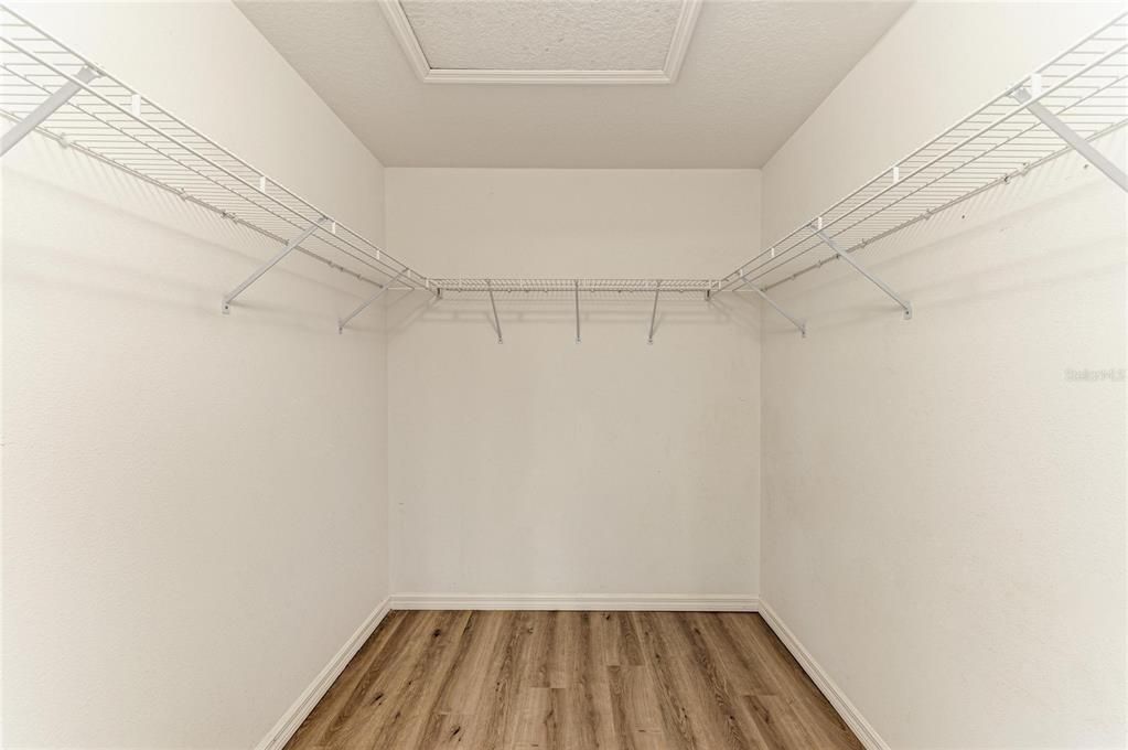 На продажу: $369,900 (3 спален, 2 ванн, 1417 Квадратных фут)