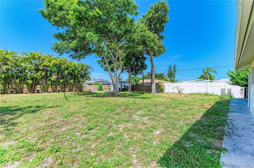 На продажу: $369,900 (3 спален, 2 ванн, 1417 Квадратных фут)