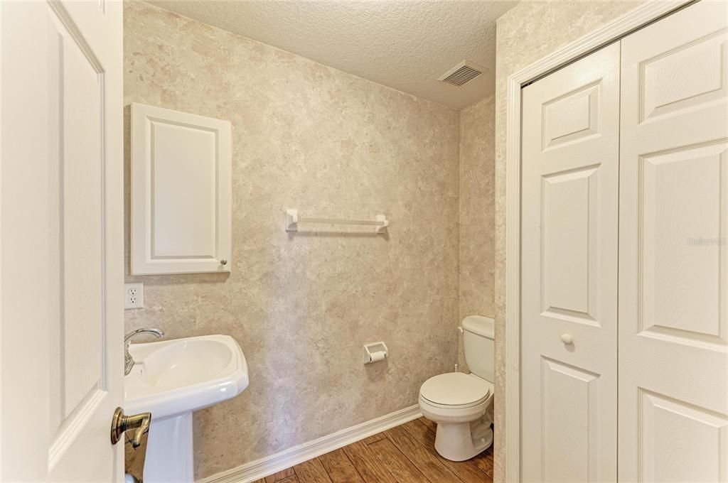 На продажу: $369,900 (3 спален, 2 ванн, 1417 Квадратных фут)