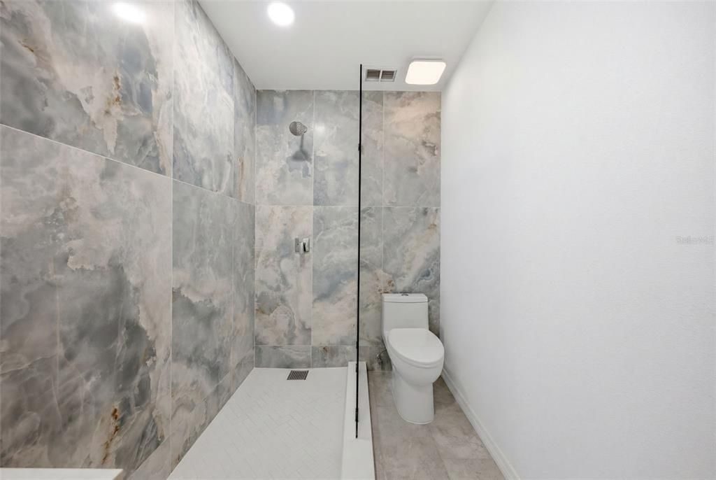 На продажу: $385,000 (3 спален, 2 ванн, 1227 Квадратных фут)