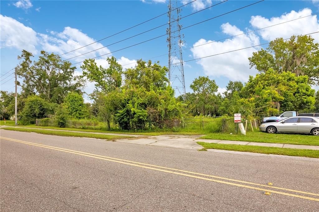 En Venta: $950,000 (0.89 acres)