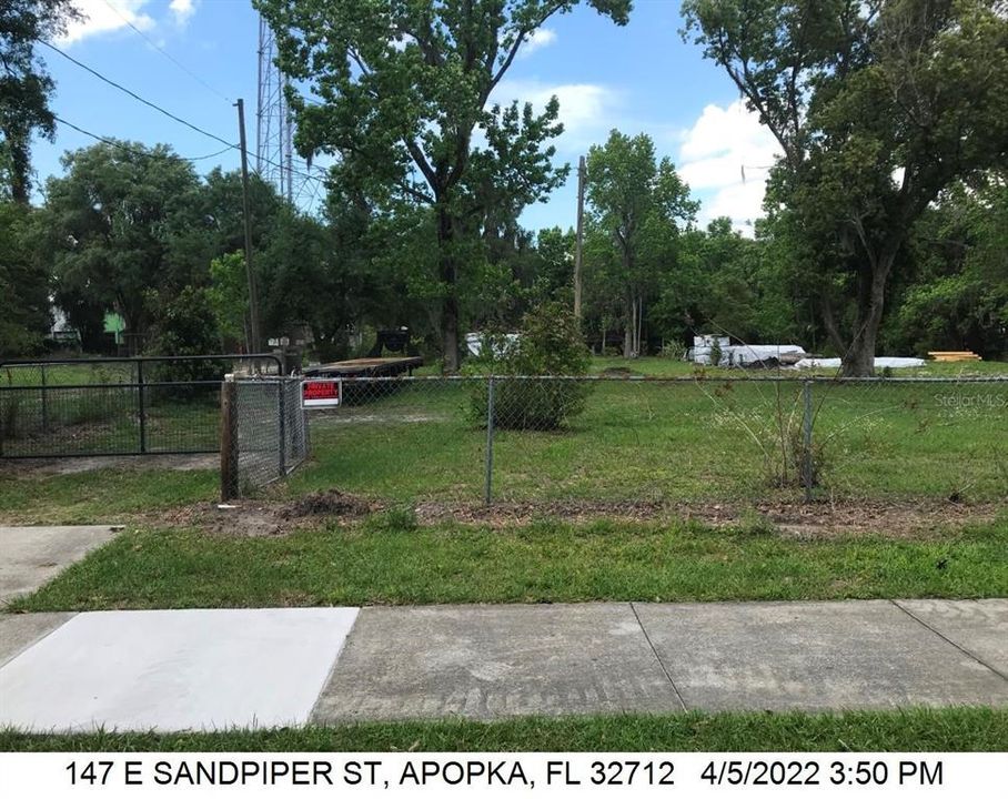 For Sale: $950,000 (0.89 acres)