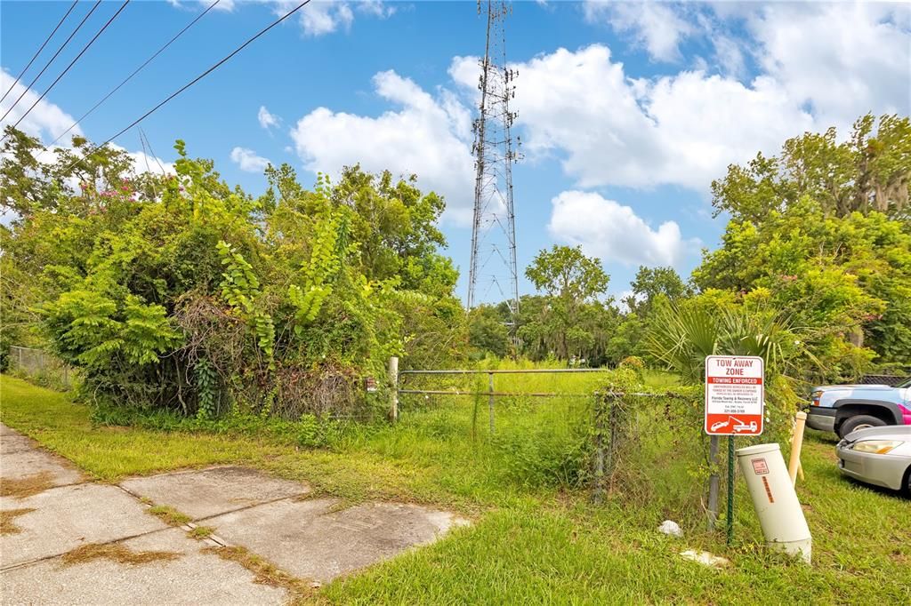 En Venta: $950,000 (0.89 acres)