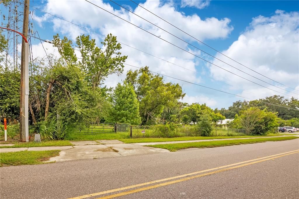 En Venta: $950,000 (0.89 acres)