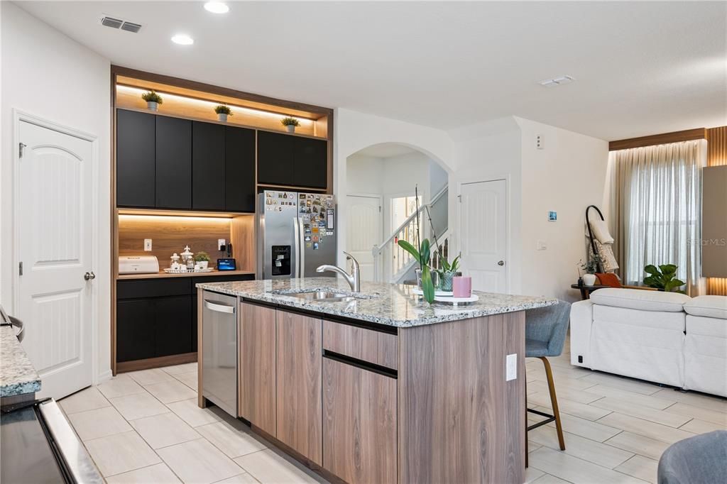 En Venta: $575,000 (3 camas, 2 baños, 2215 Pies cuadrados)