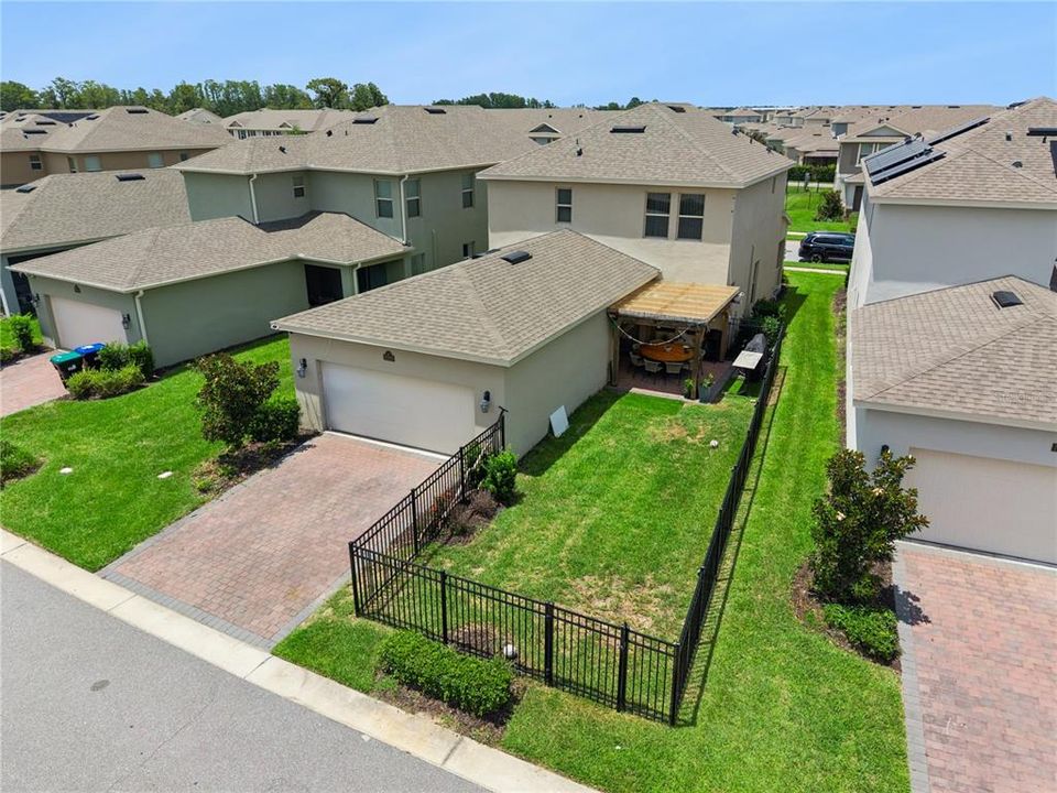En Venta: $575,000 (3 camas, 2 baños, 2215 Pies cuadrados)