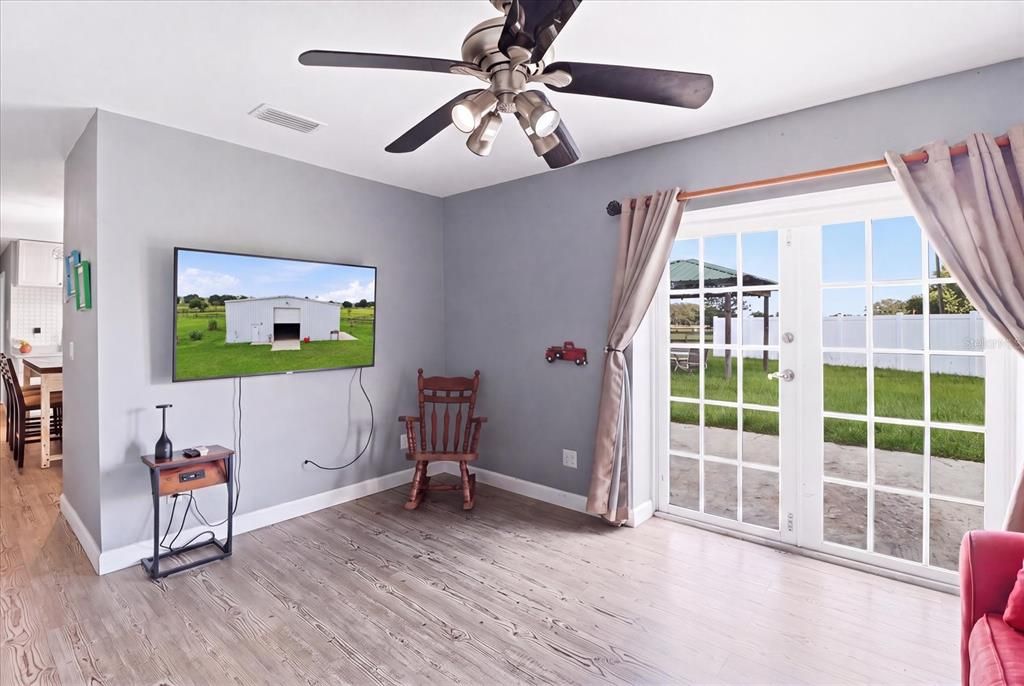 For Sale: $1,700,000 (4 beds, 2 baths, 2520 Square Feet)