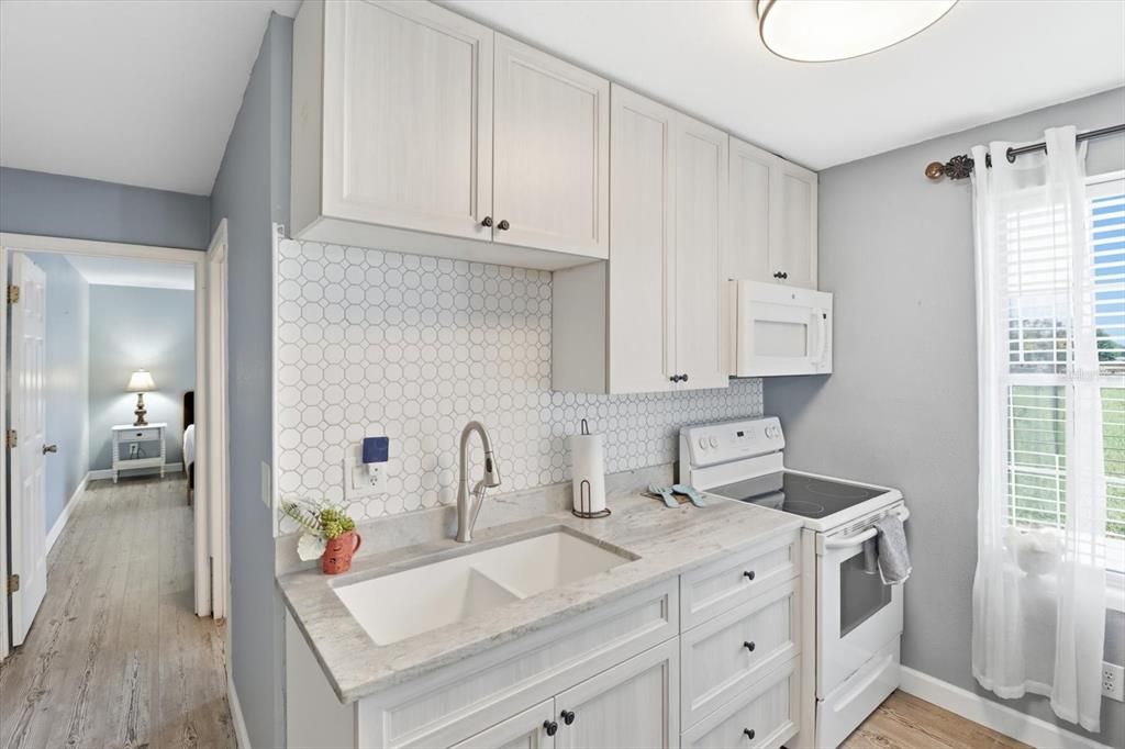 For Sale: $1,700,000 (4 beds, 2 baths, 2520 Square Feet)