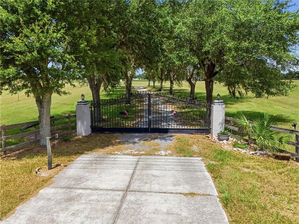 For Sale: $1,700,000 (4 beds, 2 baths, 3399 Square Feet)