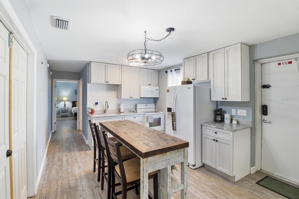 For Sale: $1,700,000 (4 beds, 2 baths, 2520 Square Feet)