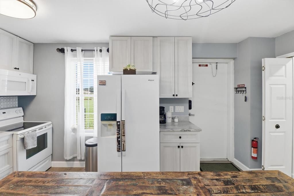 For Sale: $1,700,000 (4 beds, 2 baths, 2520 Square Feet)