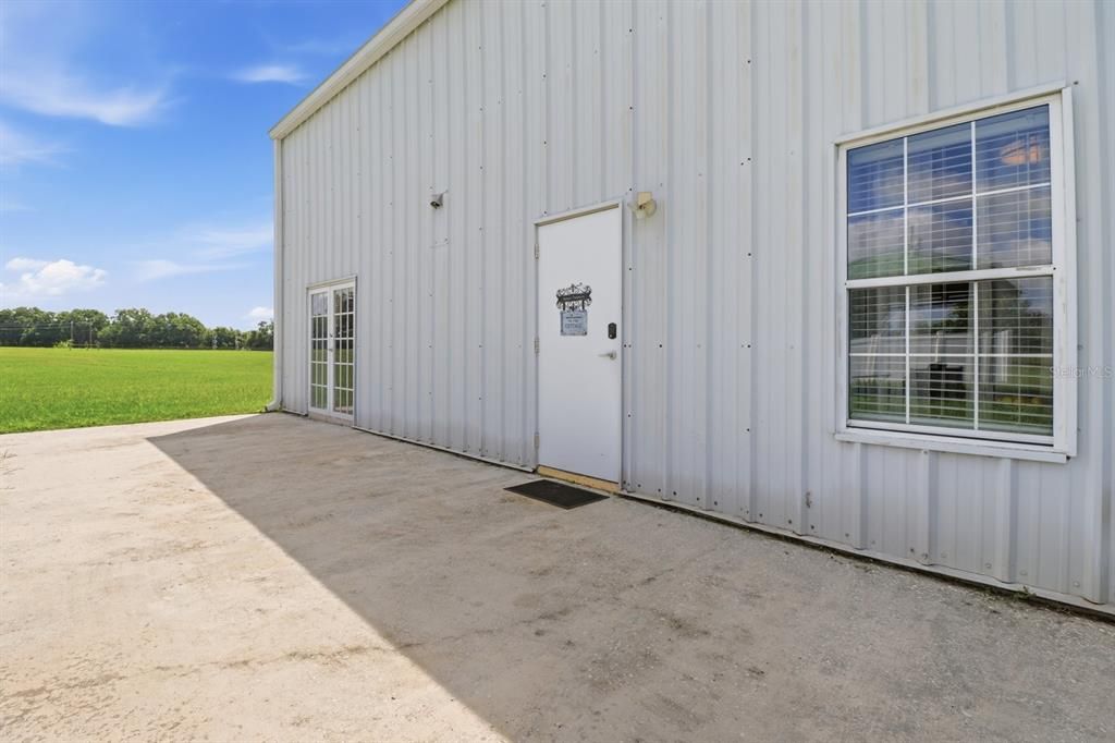 For Sale: $1,700,000 (4 beds, 2 baths, 2520 Square Feet)