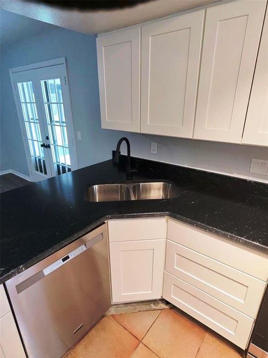 For Sale: $289,900 (3 beds, 2 baths, 1220 Square Feet)