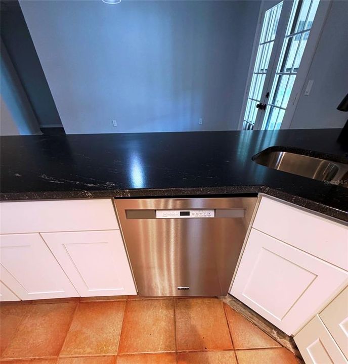 For Sale: $289,900 (3 beds, 2 baths, 1220 Square Feet)